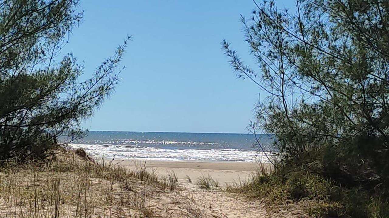 A Casa Amarela - Conforto E Tranquilidade Proximo Ao Mar Balneario Gaivota Bagian luar foto
